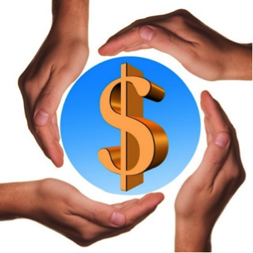 Manos rodeando un signo de pesos.